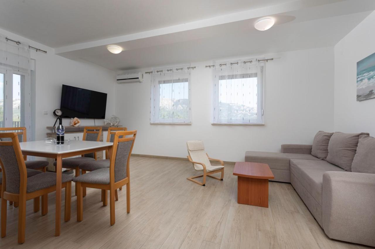 Deluxe Apartments Kovac With Terrace 바슈카 외부 사진